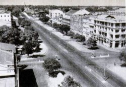 The dead city of Rangoon.  
	Photo from the George Rodger collection ©