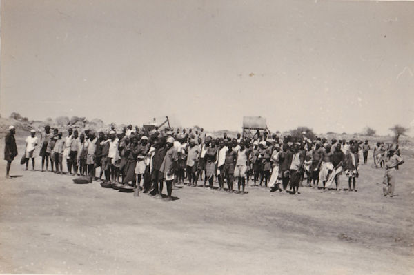 Ready supply of native labour 
    Photos from the Danny Malan family collection ©