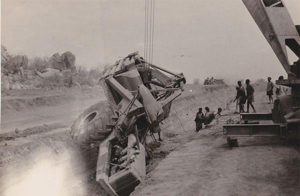 Du Toit Dam construction 
    Photos from the Danny Malan family collection ©